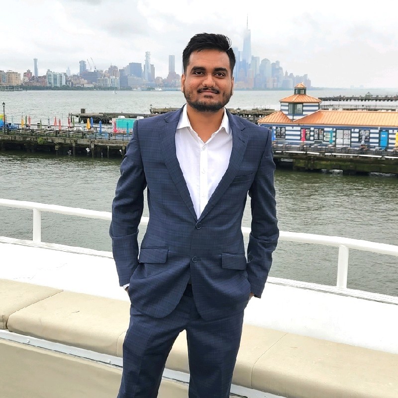 Tej Vyas headshot